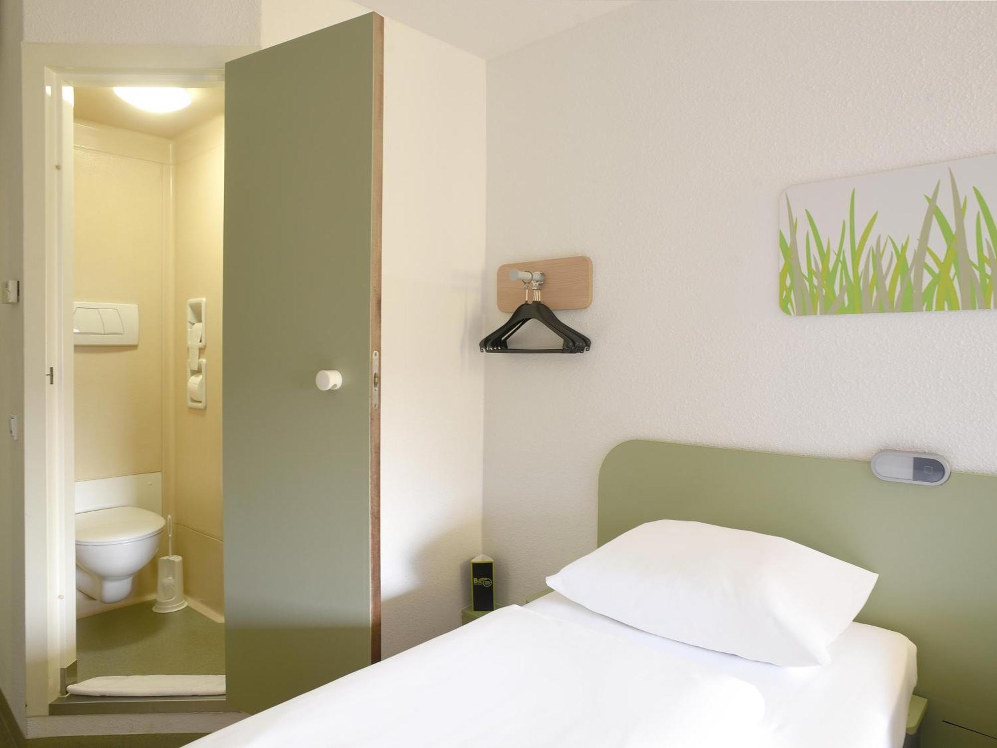 B&B Hotel Rostock-Broderstorf Eksteriør bilde